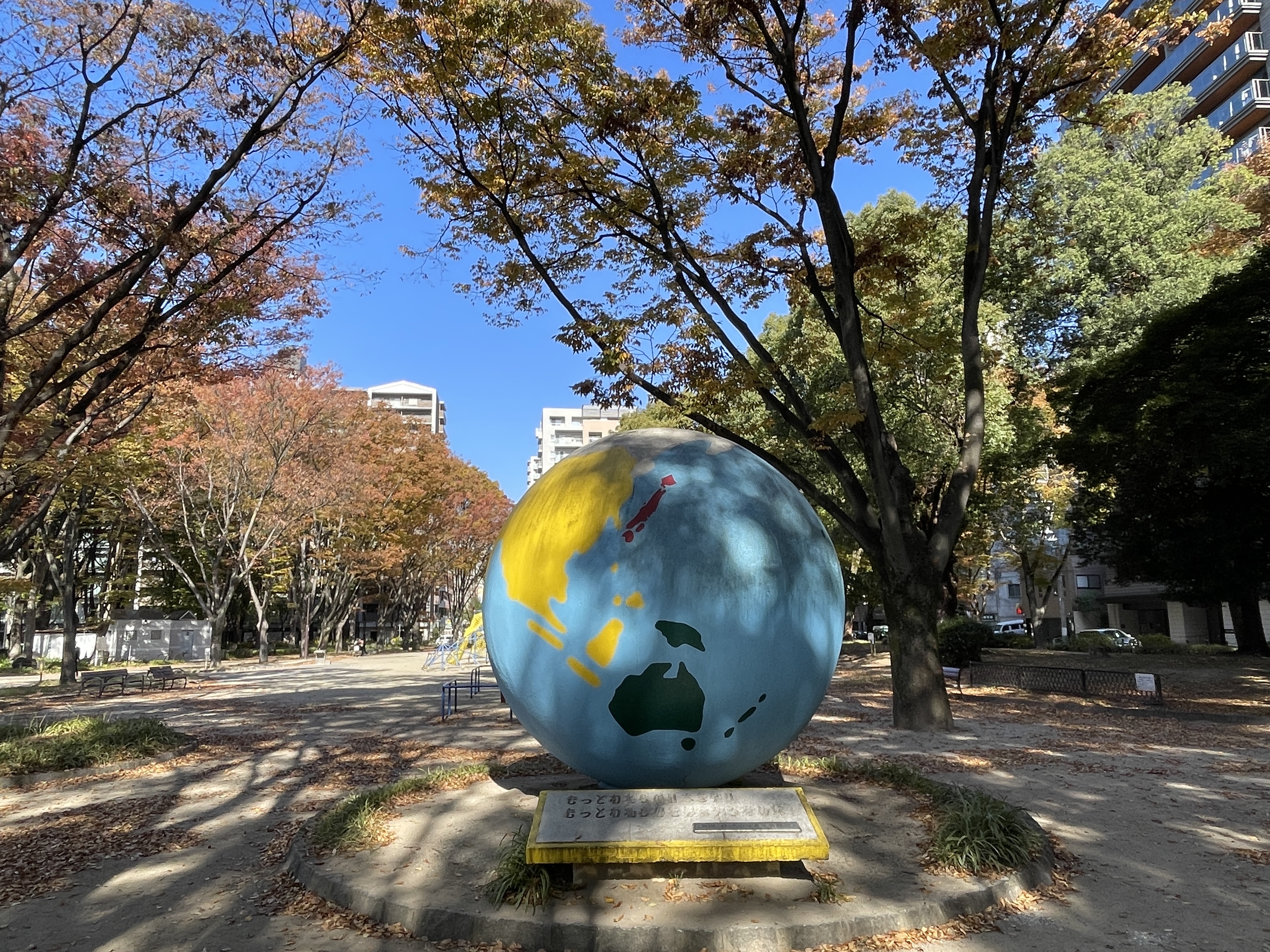 南端の緑に囲まれた名古屋市美術館